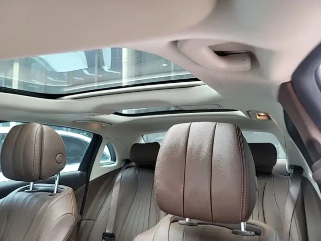 Mercedes-Benz E-Class — Фото автомобиля 17