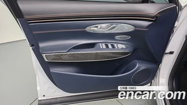 Genesis GV70 — Фото автомобиля 13
