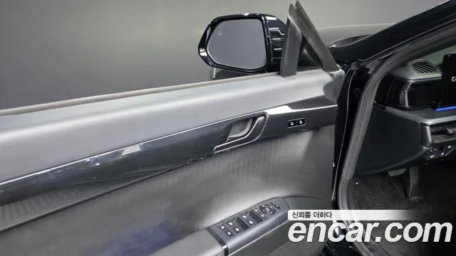 Hyundai Grandeur Grandeur (GN7) 2.5 Бензин 2WD — Фото автомобиля 18