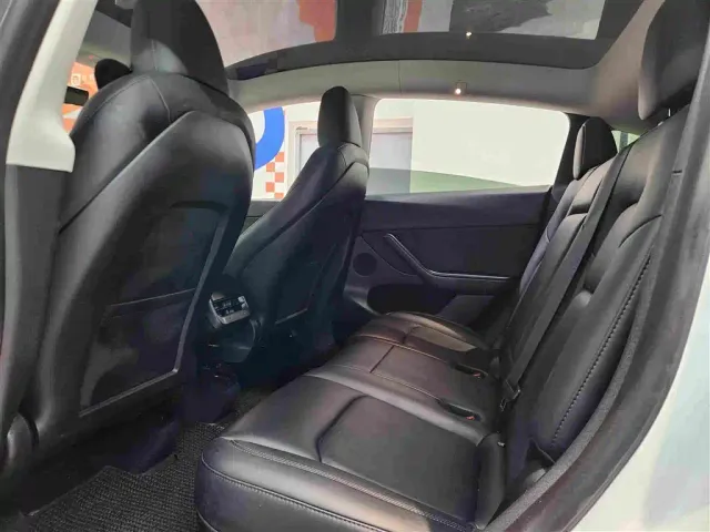Tesla Model Y — Фото автомобиля 5