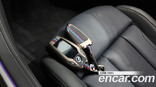 BMW 8 Series G15 — Фото автомобиля 24