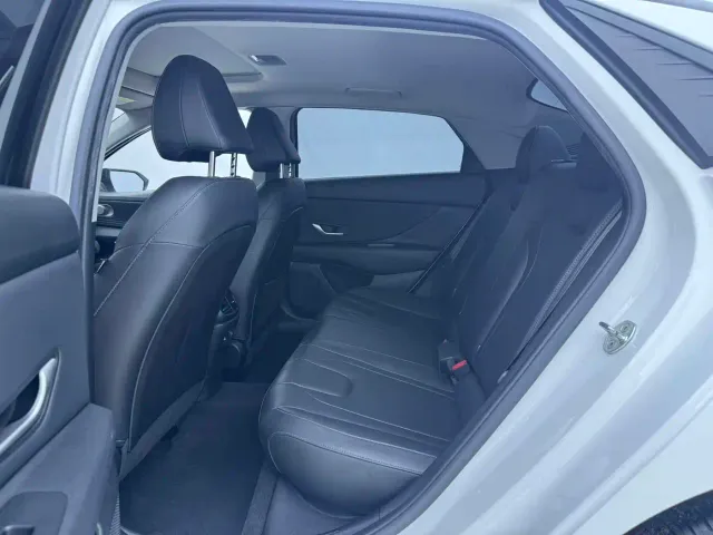 Hyundai Elantra — Фото автомобиля 14