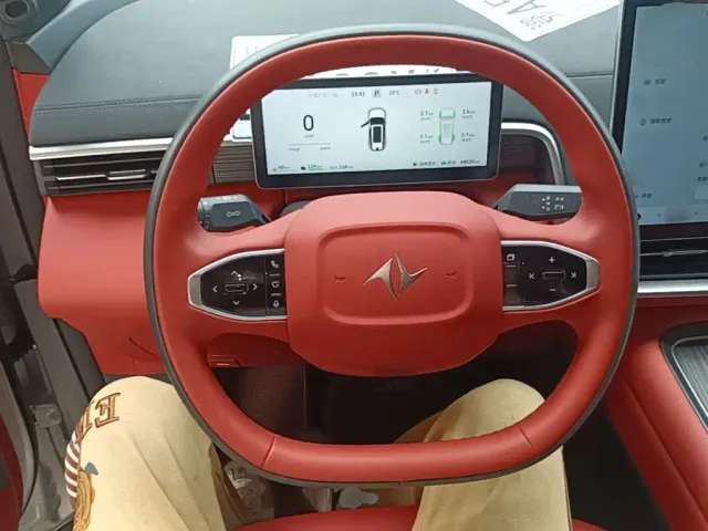 Dongfeng Yipai eπ008 2024 210Max Range Extender 6-Seater — Фото автомобиля 10
