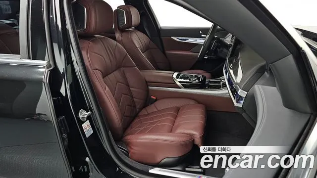 BMW 7-Series — Фото автомобиля 26