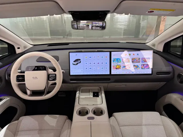 Li Auto i8 — Фото автомобиля 10