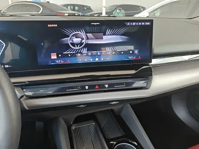 BMW i5 — Фото автомобиля 12
