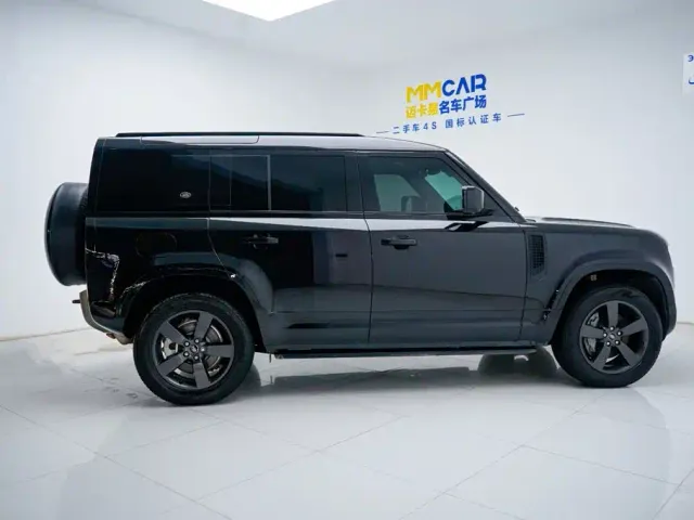 Land Rover Defender — Фото автомобиля 12
