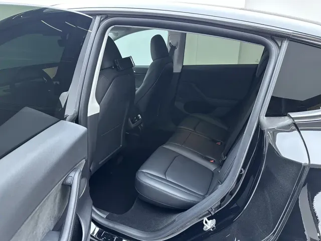 Tesla Model Y — Фото автомобиля 17