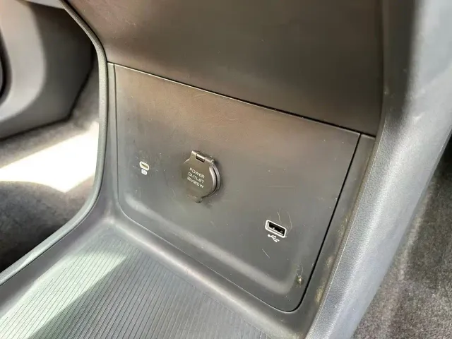 Geely Galaxy Starship 7 EM-i — Фото автомобиля 29