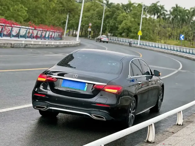 Mercedes-Benz Mercedes-Benz E-Class New Energy 2022 Facelift E 350 e L Plug-in Hybrid Sport Sedan — Фото автомобиля 4