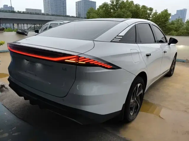 Geely Galaxy L6 — Фото автомобиля 6