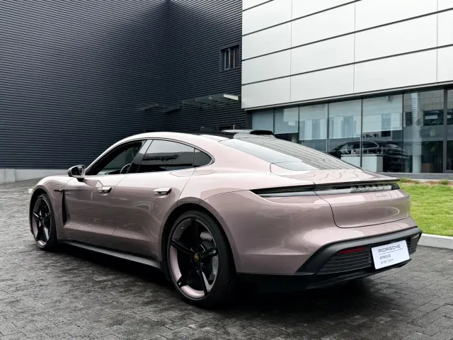 Porsche Taycan — Фото автомобиля 5