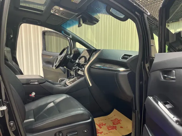 Toyota Vellfire — Фото автомобиля 12