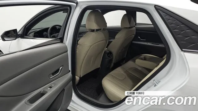 Hyundai Avante CN7 — Фото автомобиля 18