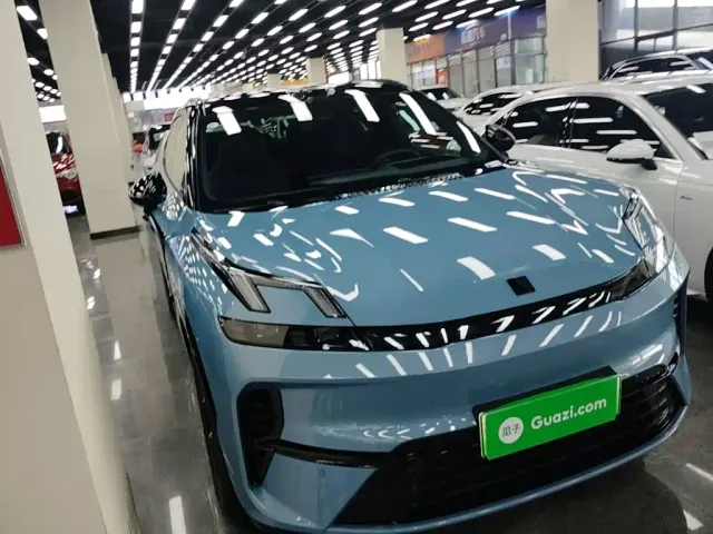 Lynk & Co 08 EM-P — Фото автомобиля 3