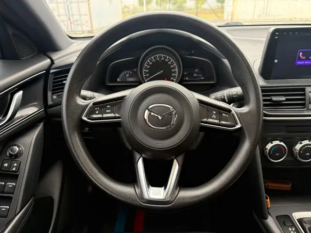 Mazda CX-4 — Фото автомобиля 9