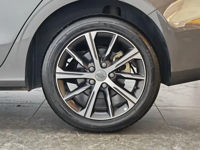 Geely Emgrand — Фото автомобиля 9