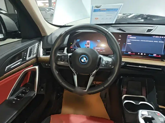 BMW iX1 — Фото автомобиля 14