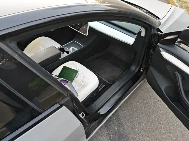 Tesla Model 3 — Фото автомобиля 19