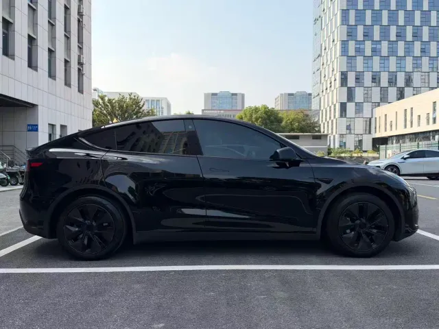 Tesla Model Y — Фото автомобиля 7