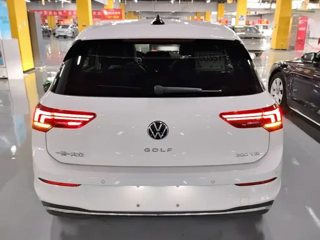Volkswagen Golf — Фото автомобиля 5