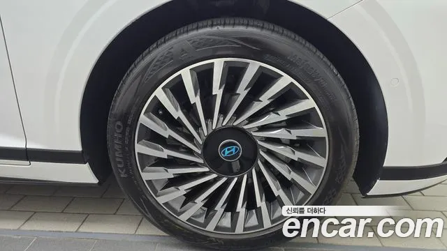 Hyundai Grandeur GN7 — Фото автомобиля 5