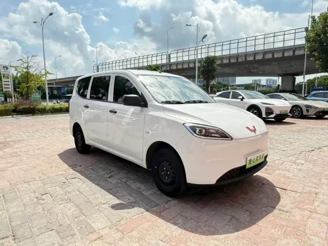 Wuling Hongguang — Фото автомобиля 3
