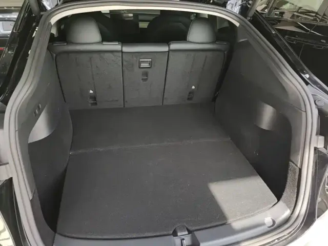 Tesla Model Y — Фото автомобиля 18