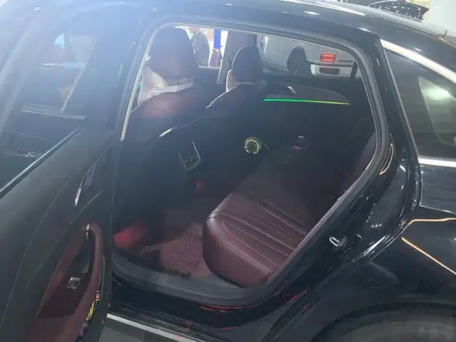 Hongqi H5 — Фото автомобиля 11