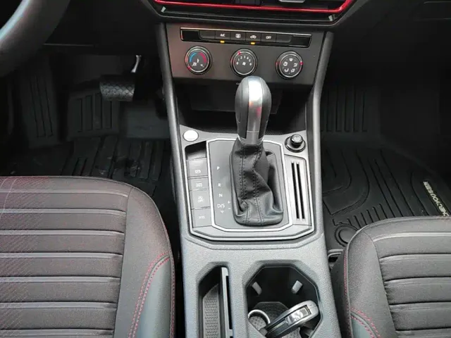 Volkswagen Lavida 2024 Model 300TSI DSG Starlight Full Comfort Edition — Фото автомобиля 9