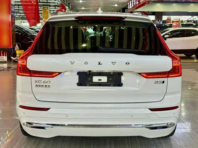 Volvo XC60 — Фото автомобиля 8