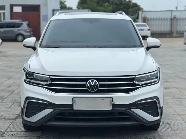 Volkswagen Tiguan L — Фото автомобиля 2