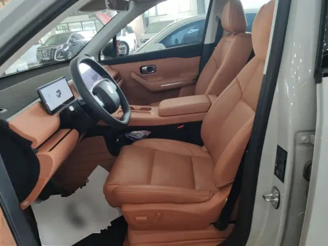 Leapmotor C10 — Фото автомобиля 14