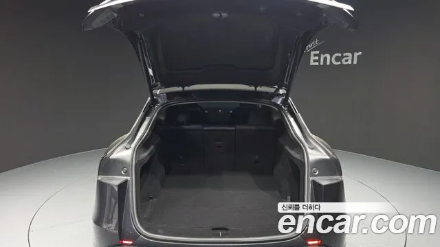 Tesla Model Y — Фото автомобиля 26