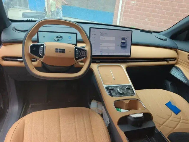 Geely Galaxy Starship 7 EM-i — Фото автомобиля 10