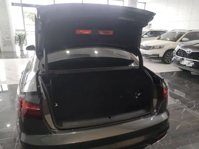 Audi A4L — Фото автомобиля 14