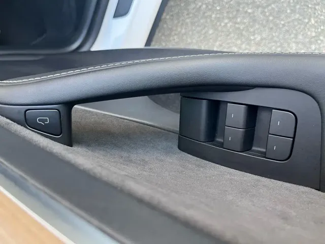Tesla Model Y — Фото автомобиля 26