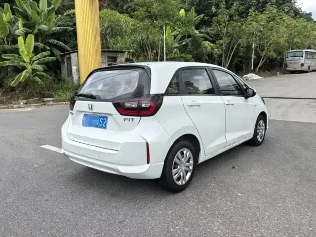Honda Fit — Фото автомобиля 8