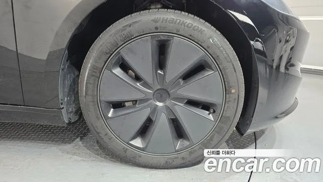 Tesla Model 3 — Фото автомобиля 21