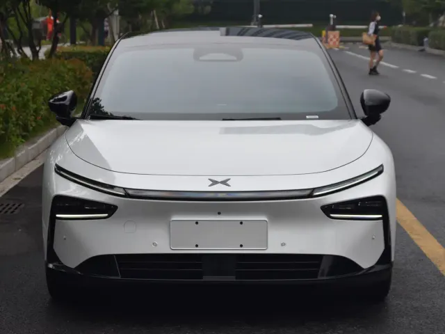 Xpeng P7+ — Фото автомобиля 4