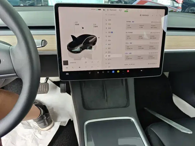 Tesla Model 3 — Фото автомобиля 12
