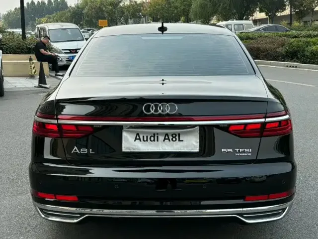 Audi A8 — Фото автомобиля 4