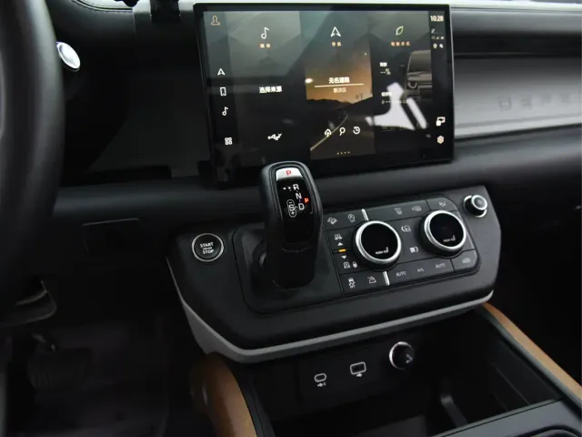 Land Rover Defender — Фото автомобиля 7