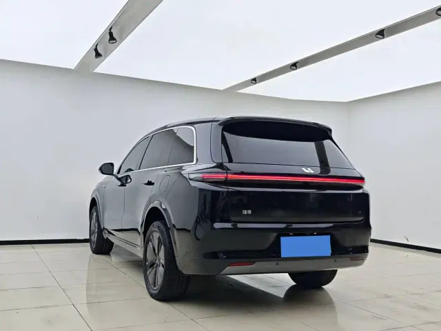 Li Auto L8 — Фото автомобиля 9
