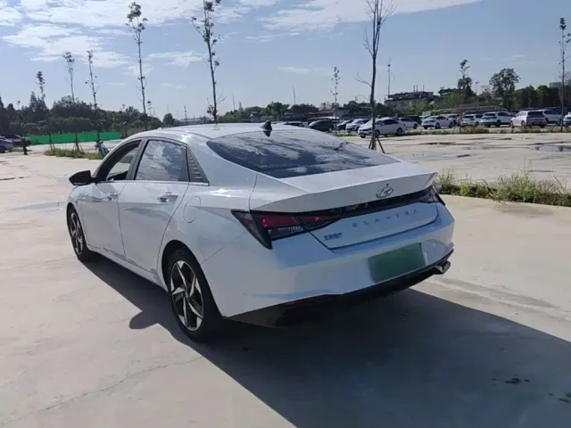 Hyundai Elantra — Фото автомобиля 4