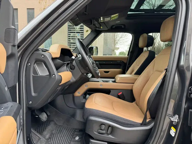 Land Rover Defender — Фото автомобиля 7