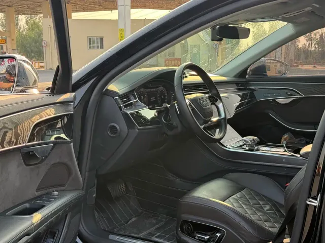 Audi A8 — Фото автомобиля 4
