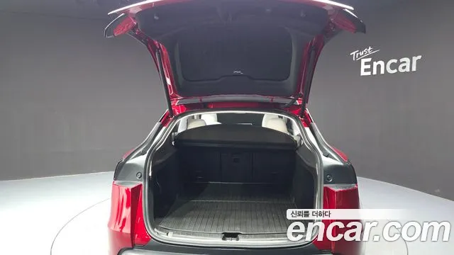 Tesla Model Y — Фото автомобиля 17