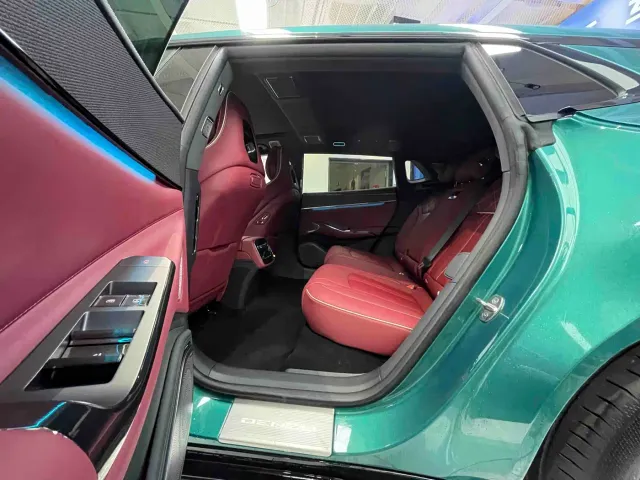 Denza Z9GT — Фото автомобиля 11