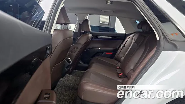 Hyundai Grandeur Grandeur (GN7) 2.5 Бензин 2WD — Фото автомобиля 13